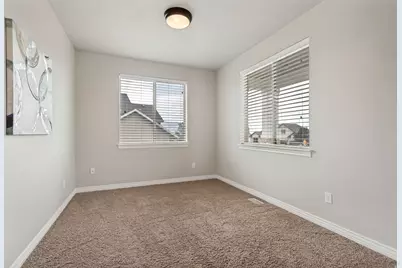 172 W Stillwater Dr, Saratoga Springs, UT 84045 - Photo 5