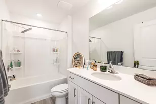 1084 E Seaside St N, Saratoga Springs, UT 84045 - Photo 9