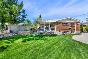2337 S Country Club Cir E, Salt Lake City, UT 84109 - Photo 13