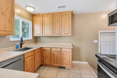 830 W 1850 N, Provo, UT 84604 - Photo 9