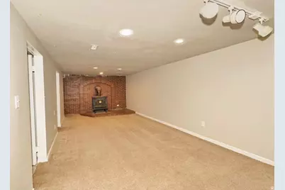 225 N Green Dr, Layton, UT 84041 - Photo 25