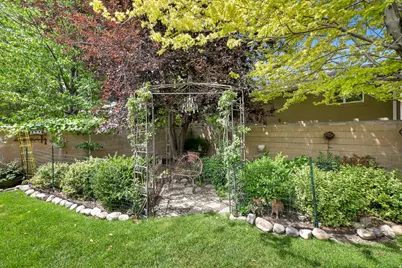 10034 S Jordan Crest Cir, South Jordan, UT 84095 - Photo 17