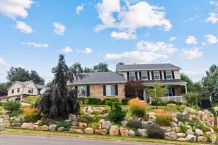 557 S Moss Hill Dr, Bountiful, UT 84010 - Photo 1