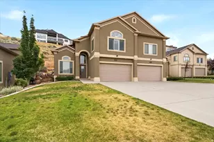 725 Eagle Pass, North Salt Lake, UT 84054 - Photo 1