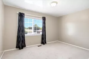 1388 N Hillsboro Dr, Layton, UT 84040 - Photo 27