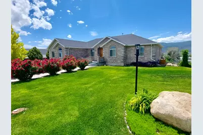 305 N Center St, Moroni, UT 84646 - Photo 3