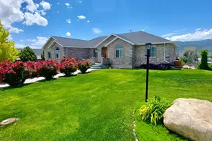 305 N Center St, Moroni, UT 84646 - Photo 3