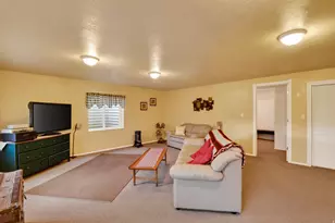 305 N Center St, Moroni, UT 84646 - Photo 27