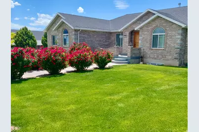305 N Center St, Moroni, UT 84646 - Photo 5