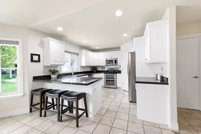 9604 N Apple Ct W, Cedar Hills, UT 84062 - Photo 9