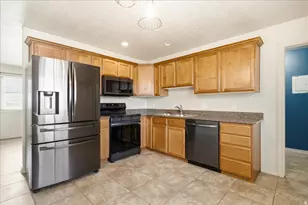 891 E Bristle Pl, Millcreek, UT 84106 - Photo 3