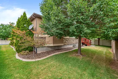 11173 S Village Grove Ln, South Jordan, UT 84095 - Photo 29