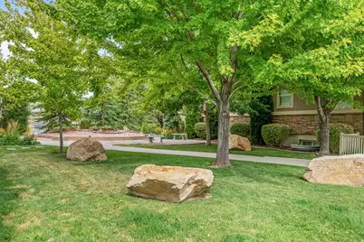 11173 S Village Grove Ln, South Jordan, UT 84095 - Photo 31