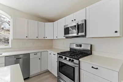 371 E Cynthia Way S, North Salt Lake, UT 84054 - Photo 13