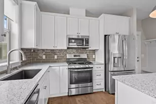 10392 S Beetdigger Blvd E, Sandy, UT 84070 - Photo 13