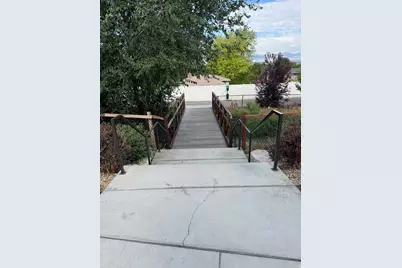 10392 S Beetdigger Blvd E, Sandy, UT 84070 - Photo 33