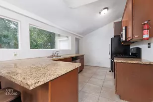 527 N 200 W, Salt Lake City, UT 84103 - Photo 17