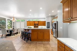 1653 E Crescent View Circle S, Sandy, UT 84092 - Photo 5