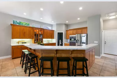 1653 E Crescent View Circle S, Sandy, UT 84092 - Photo 7
