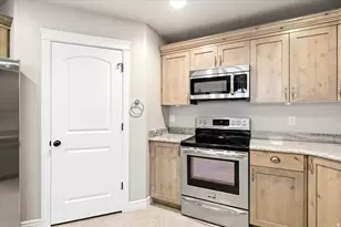 2195 E 1075 N, Layton, UT 84040 - Photo 19