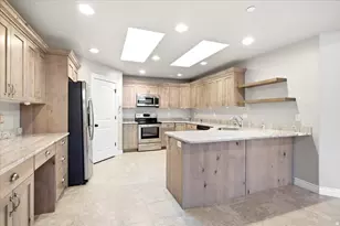 2195 E 1075 N, Layton, UT 84040 - Photo 13