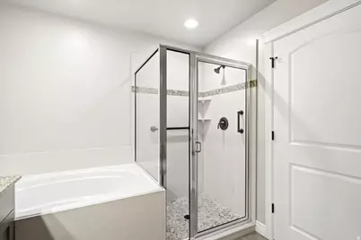 2195 E 1075 N, Layton, UT 84040 - Photo 25