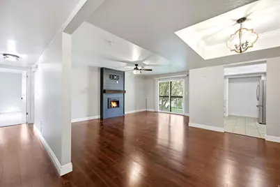 600 E Marshwood Ln #B, Murray, UT 84107 - Photo 3