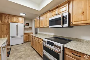 985 E Essex Ct Way, Midvale, UT 84047 - Photo 13