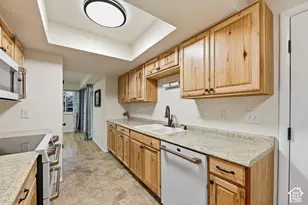 985 E Essex Ct Way, Midvale, UT 84047 - Photo 9
