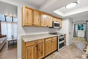 985 E Essex Ct Way, Midvale, UT 84047 - Photo 11
