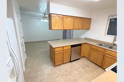 10753 S 895 E, Sandy, UT 84094 - Photo 9