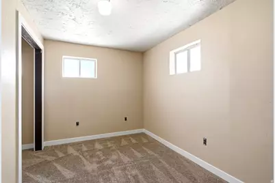 648 W 700 N, Clearfield, UT 84015 - Photo 23