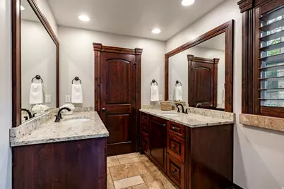 1547 S Wasatch Dr, Salt Lake City, UT 84108 - Photo 25