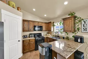 4523 N Buckboard St, Eagle Mountain, UT 84005 - Photo 11