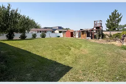 235 E 800 S, Layton, UT 84041 - Photo 33