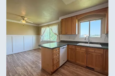 235 E 800 S, Layton, UT 84041 - Photo 7