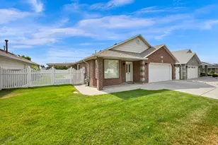 1661 N 865 W, Clinton, UT 84015 - Photo 1