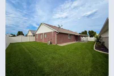 1661 N 865 W, Clinton, UT 84015 - Photo 27