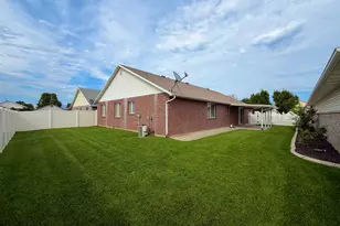 1661 N 865 W, Clinton, UT 84015 - Photo 27