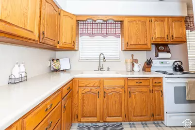 1545 N 300 W, Bountiful, UT 84010 - Photo 11