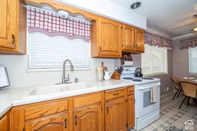 1545 N 300 W, Bountiful, UT 84010 - Photo 13