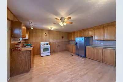 215 S 200 E, Elmo, UT 84521 - Photo 3