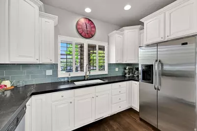 8391 S Lorimer Ln, Sandy, UT 84070 - Photo 7