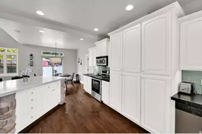 8391 S Lorimer Ln, Sandy, UT 84070 - Photo 5