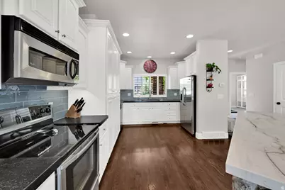 8391 S Lorimer Ln, Sandy, UT 84070 - Photo 9