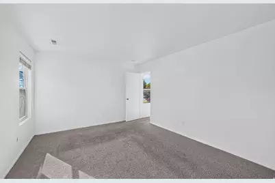 261 W Kestrel Dr, Saratoga Springs, UT 84045 - Photo 13