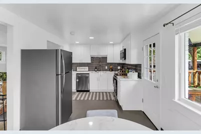 6685 S 1680 E, Cottonwood Heights, UT 84121 - Photo 15