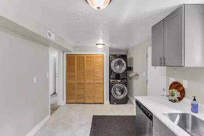 6685 S 1680 E, Cottonwood Heights, UT 84121 - Photo 25