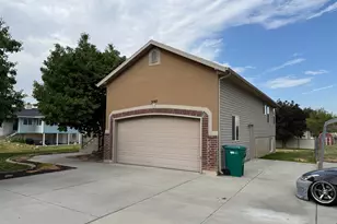 5197 S 3100 W, Roy, UT 84067 - Photo 3