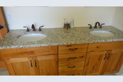 5390 N Eagle Dr, Kenilworth, UT 84529 - Photo 11